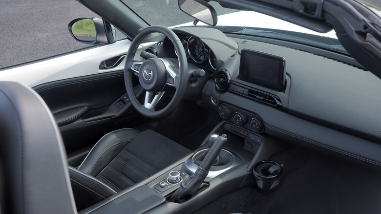 2023 Mazda MX-5 Miata Club cabin