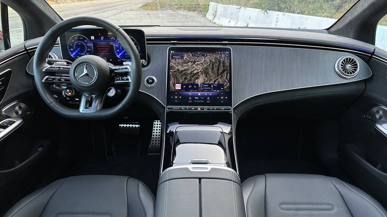 Interior do Mercedes-AMG EQE 2023