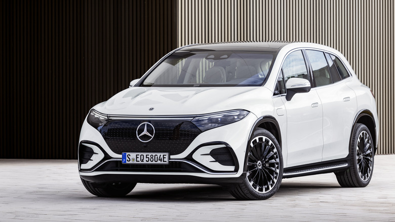 Mercedes-Benz EQS SUV front angle