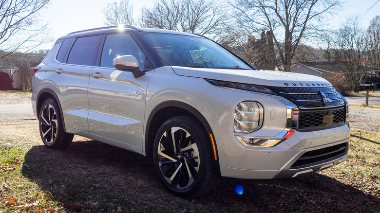 2023 Mitsubishi Outlander PHEV parked