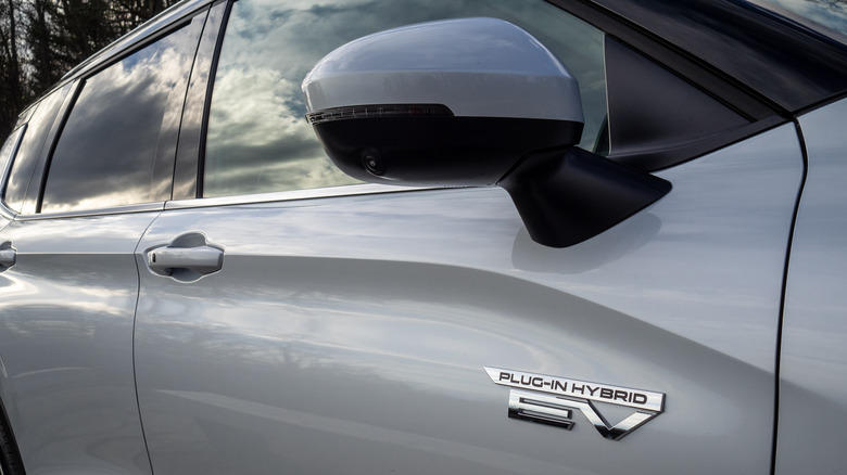 2023 Mitsubishi Outlander PHEV badging