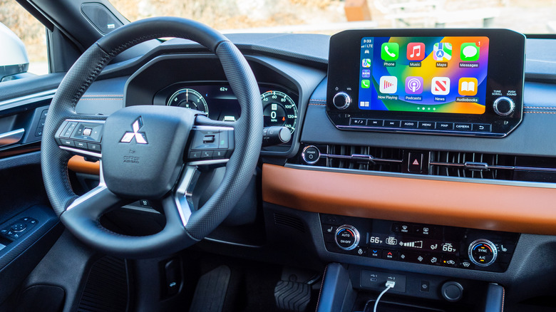 2023 Mitsubishi Outlander PHEV dash