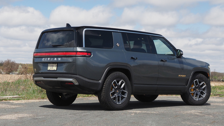 Rivian R1S