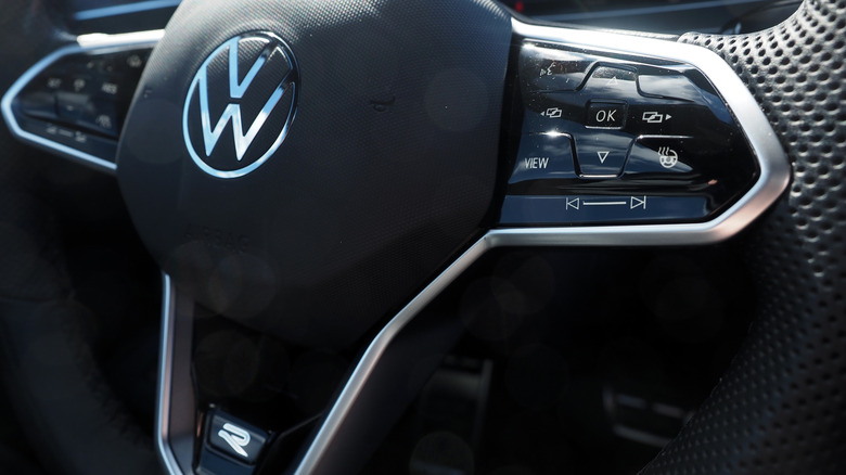 2023 Volkswagen Tiguan SEL R-Line