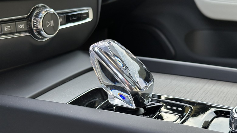 2023 Volvo V60 Cross Country crystal shift knob