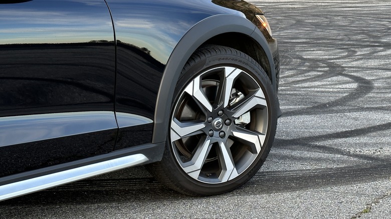 2023 Volvo V60 Cross Country 20-inch wheel