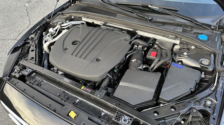 2023 Volvo V60 Cross Country engine