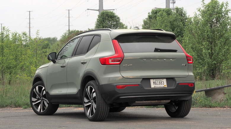 2023 Volvo XC40 rear end