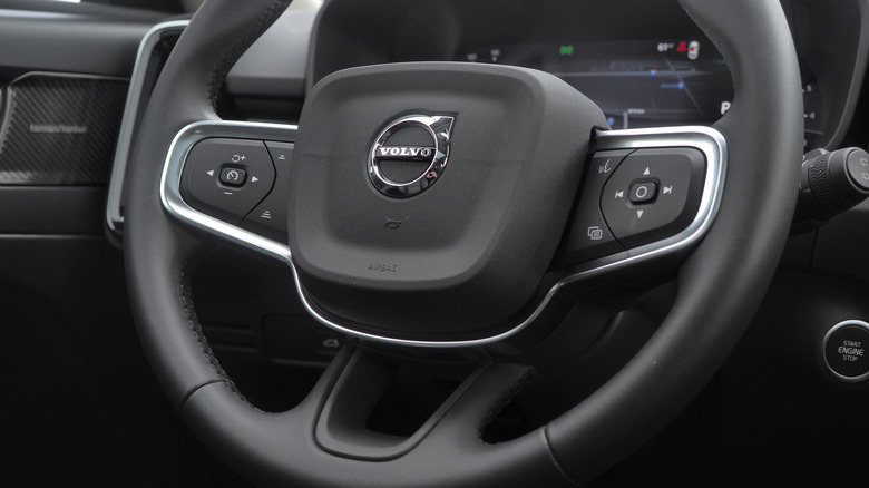 2023 Volvo XC40 steering wheel