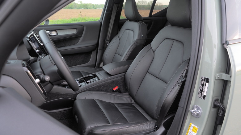 2023 Volvo XC40 interior seats