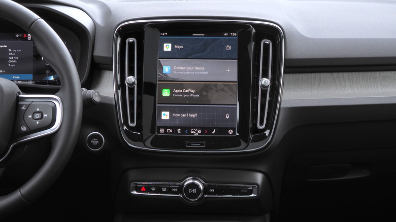 2023 Volvo XC40 infotainment screen
