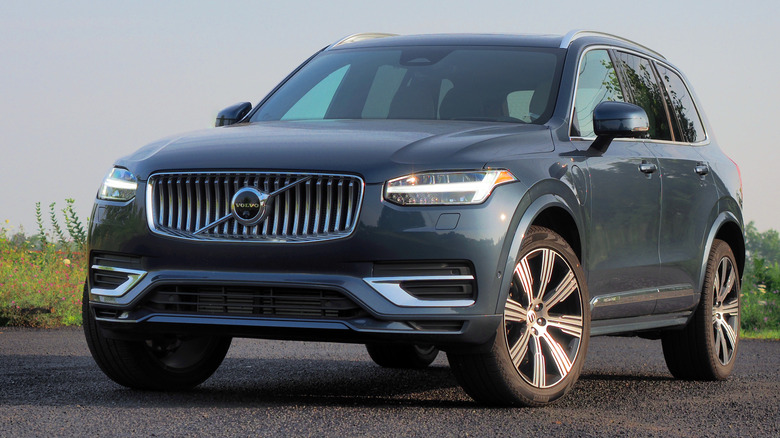 2023 Volvo XC90 Recharge front 3/4s