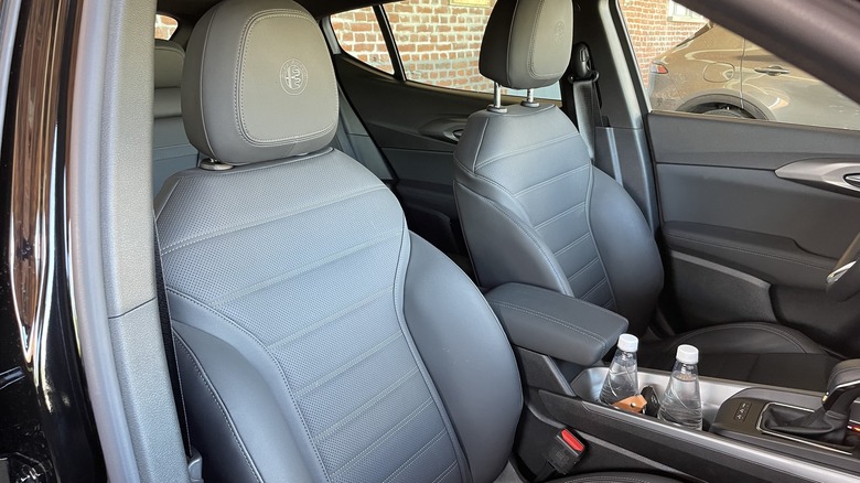 2024 Alfa Romeo Tonale front seats