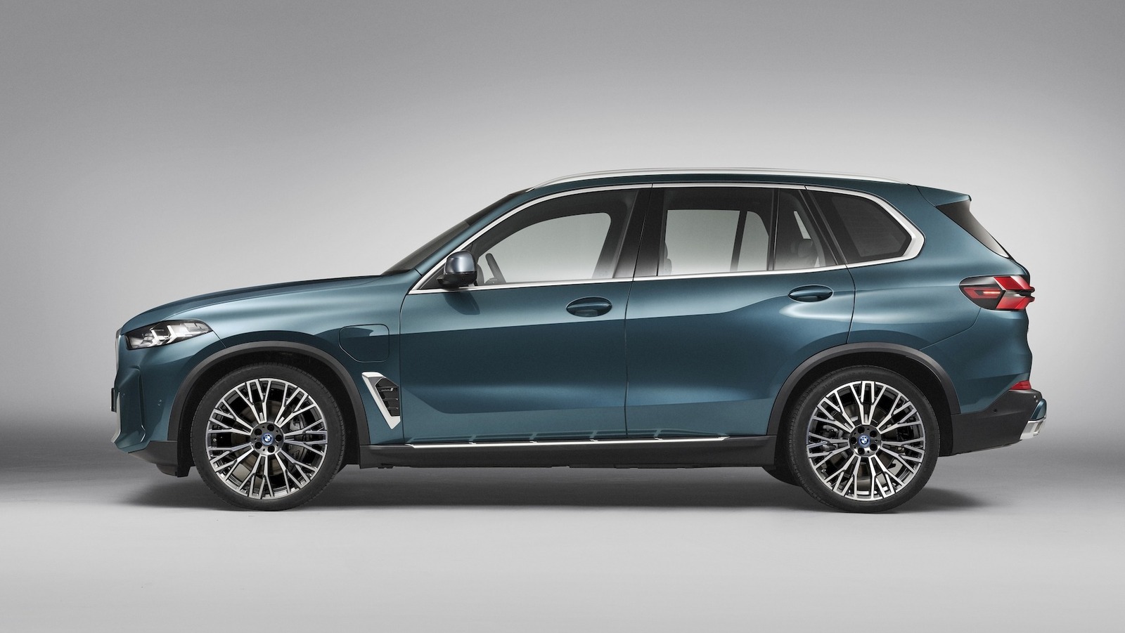 2024 BMW X5 And X6 Show Why Electrification Really Matters – SlashGear