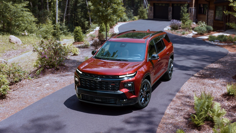 2024 Chevrolet Traverse RS parked driveway