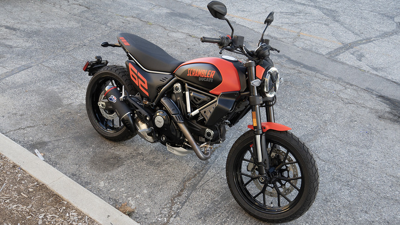 2024 Ducati Scrambler Full Throttle front three-quarters