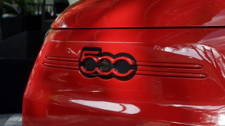 2024 Fiat 500e badge