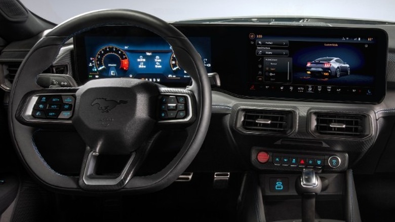 2024 Ford Mustang Dark Horse screens