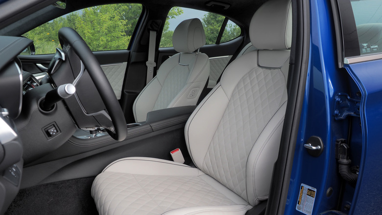 2024 Genesis G70 front seats
