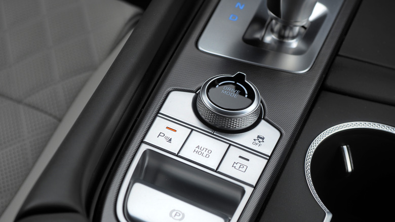 2024 Genesis G70 drive mode controls