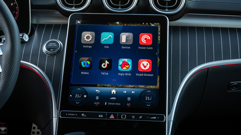 2024 Mercedes-Benz CLE 300 4Matic central display