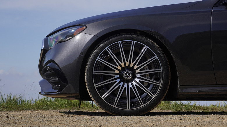 2024 Mercedes-Benz E 450 4Matic wheel and tire detail