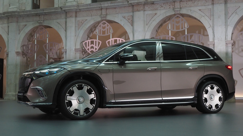 2024 Mercedes-Maybach EQS SUV