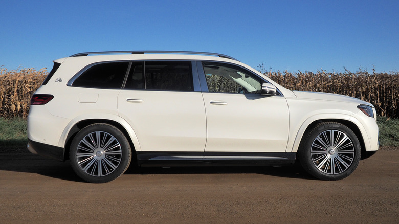2024 Mercedes-Maybach GLS 600 profile
