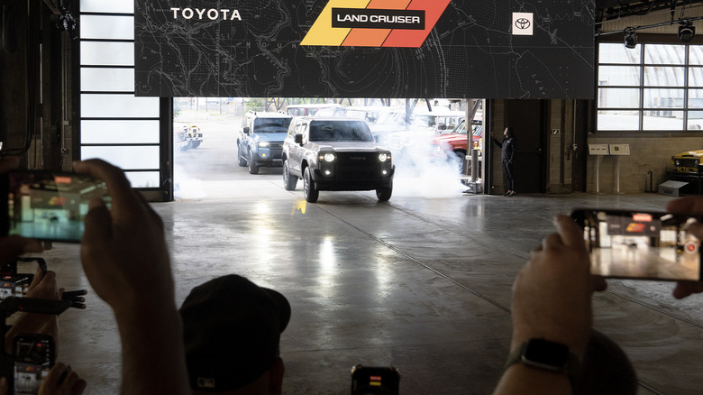 Estreia do Toyota Land Cruiser 2024 chegando