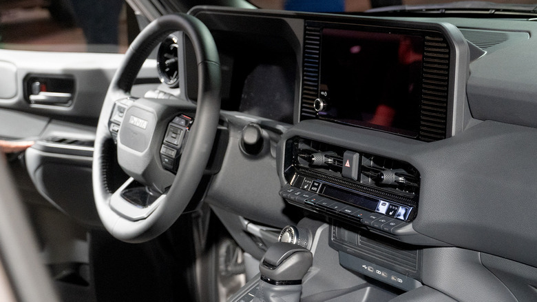 Painel e volante Toyota Land Cruiser 2024