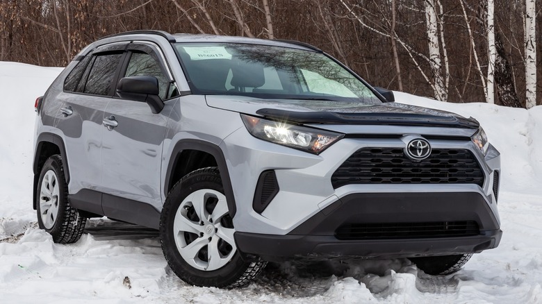 RAV4 on snow