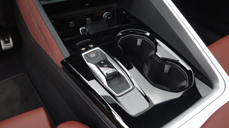 2025 Audi SQ5 center console piano black plastic