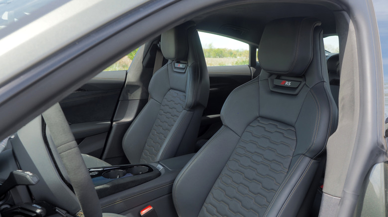 2025 Audi RS e-tron GT Performance front cabin