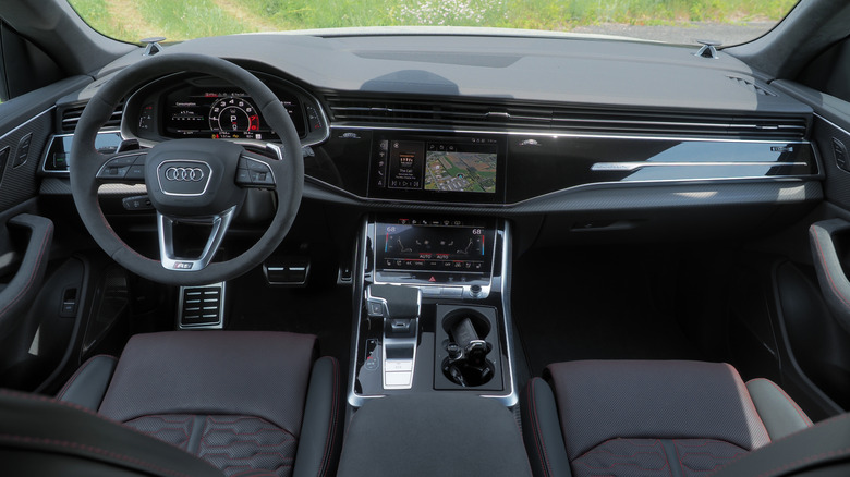 2025 Audi RS Q8 Performance dashboard