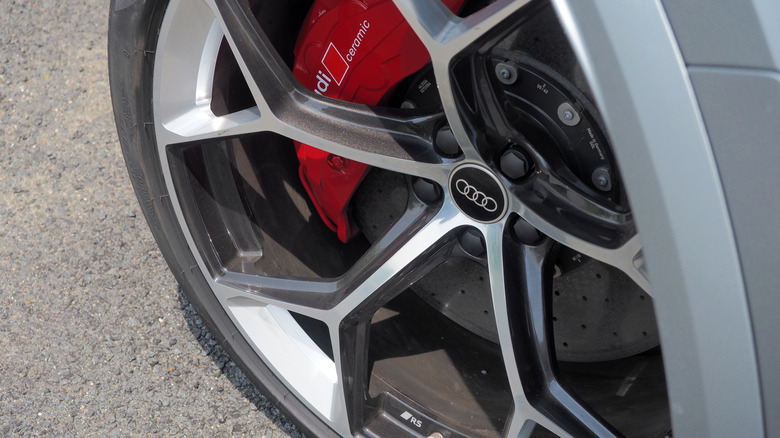 2025 Audi RS Q8 Performance front wheel close-up