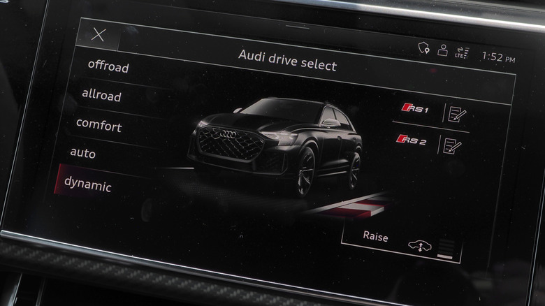 2025 Audi RS Q8 Performance drive mode selection