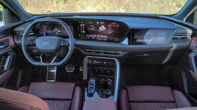 2025 Audi SQ5 dashboard