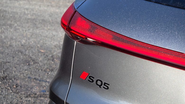 2025 Audi SQ5 taillamp and badge detail