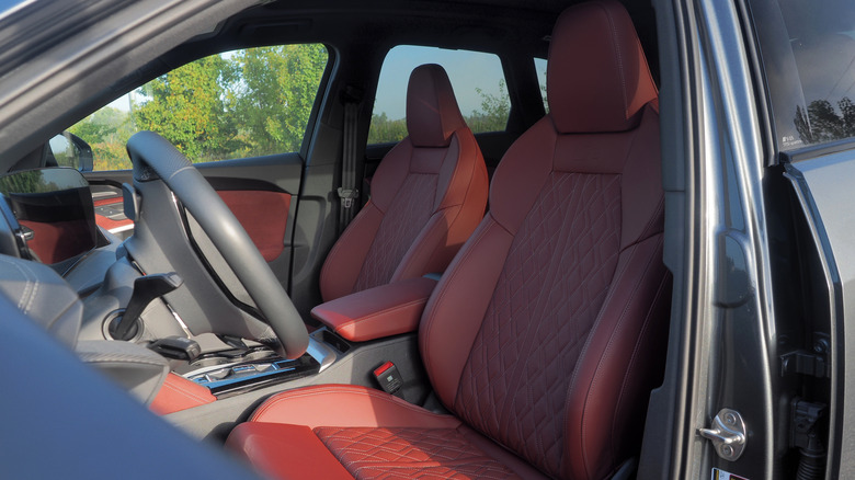 2025 Audi SQ5 front seats