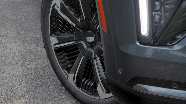 2025 Cadillac Escalade IQ 24" wheel close-up