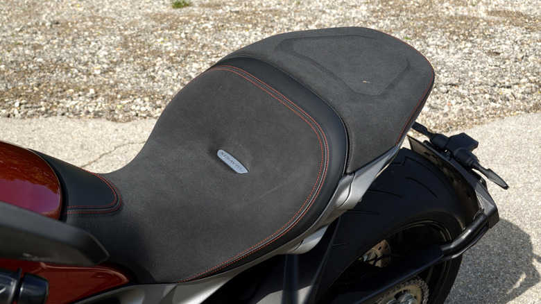 2025 Ducati XDiavel V4 wide seat detail