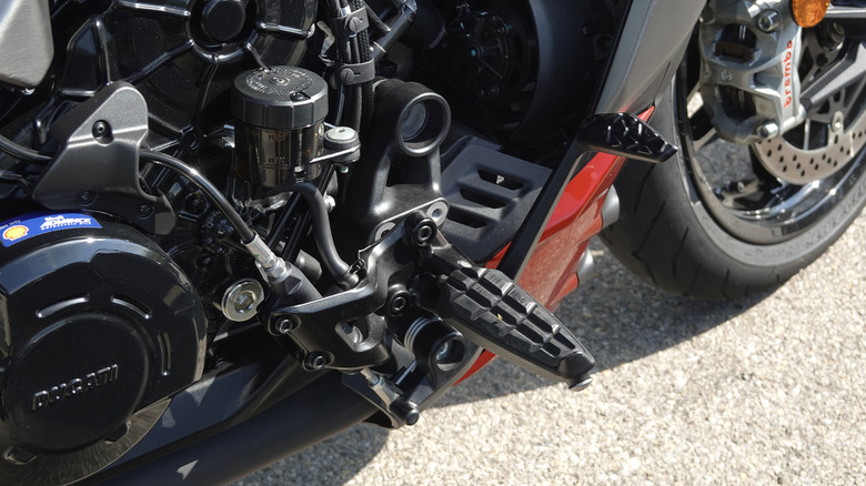 2025 Ducati XDiavel V4 forward control foot pegs