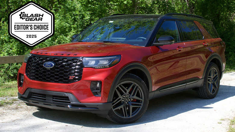 2025 Ford Explorer ST front 3/4 view
