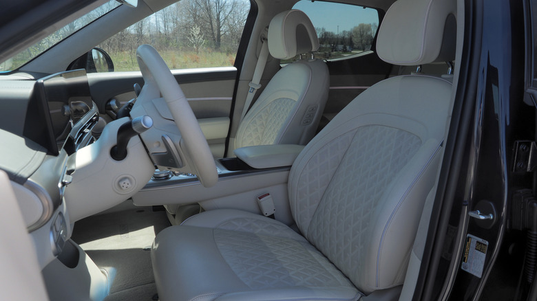 2025 Genesis GV60 front seats