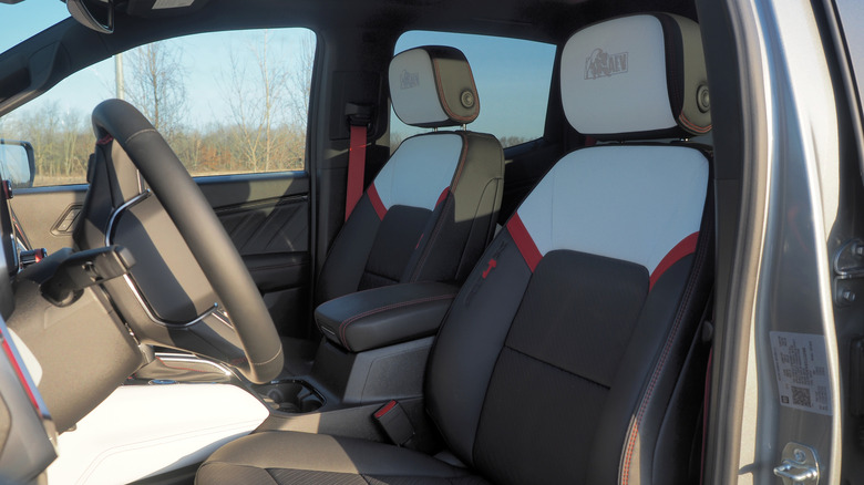 2025 GMC Canyon AT4 front seats