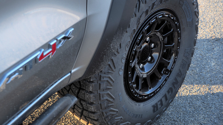 2025 GMC Canyon AT4 front wheel