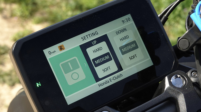 2025 Honda CB650R E-Clutch control settings screen