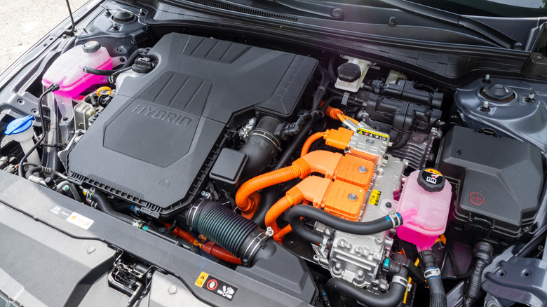 2025 Hyundai Elantra Hybrid engine bay