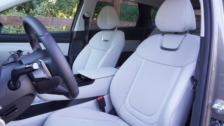 2025 Hyundai Tucson front seats
