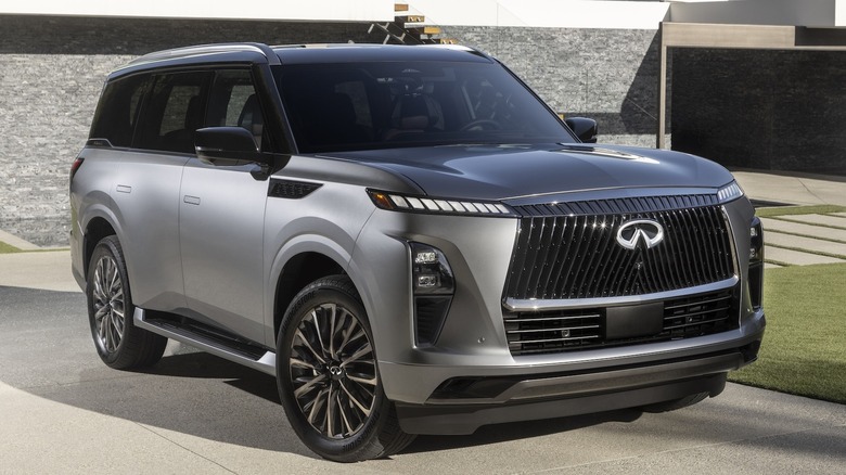 The 2025 Infiniti QX80 SUV front end